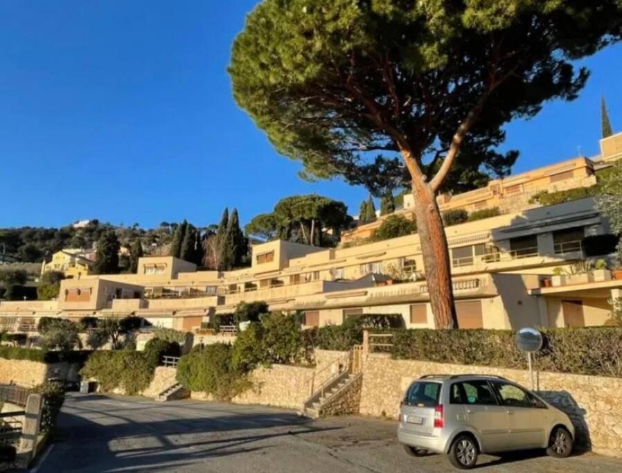 Al 37 Vista Mare E Colline Apartment Finale Ligure Luaran gambar