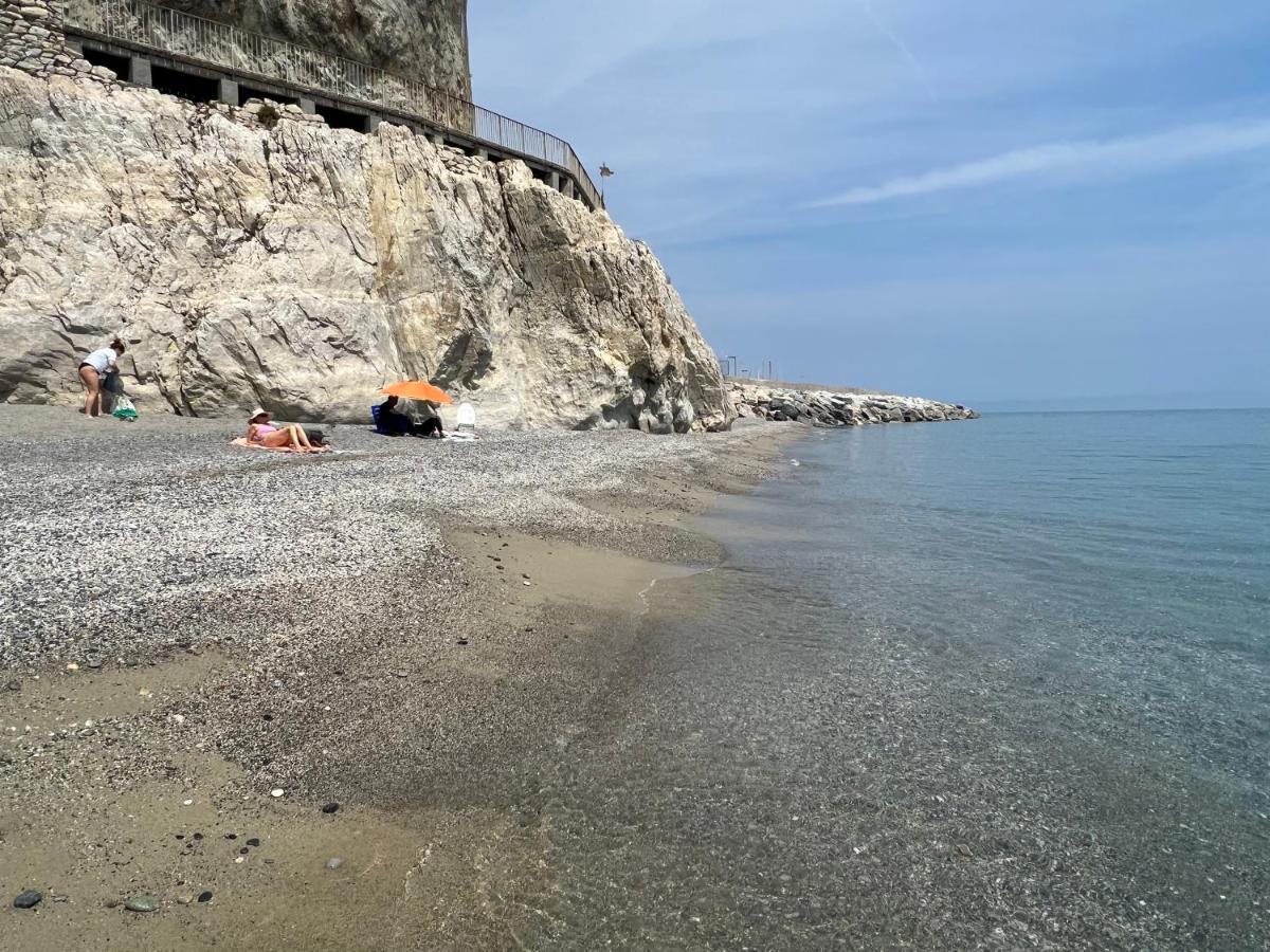 Al 37 Vista Mare E Colline Apartment Finale Ligure Luaran gambar